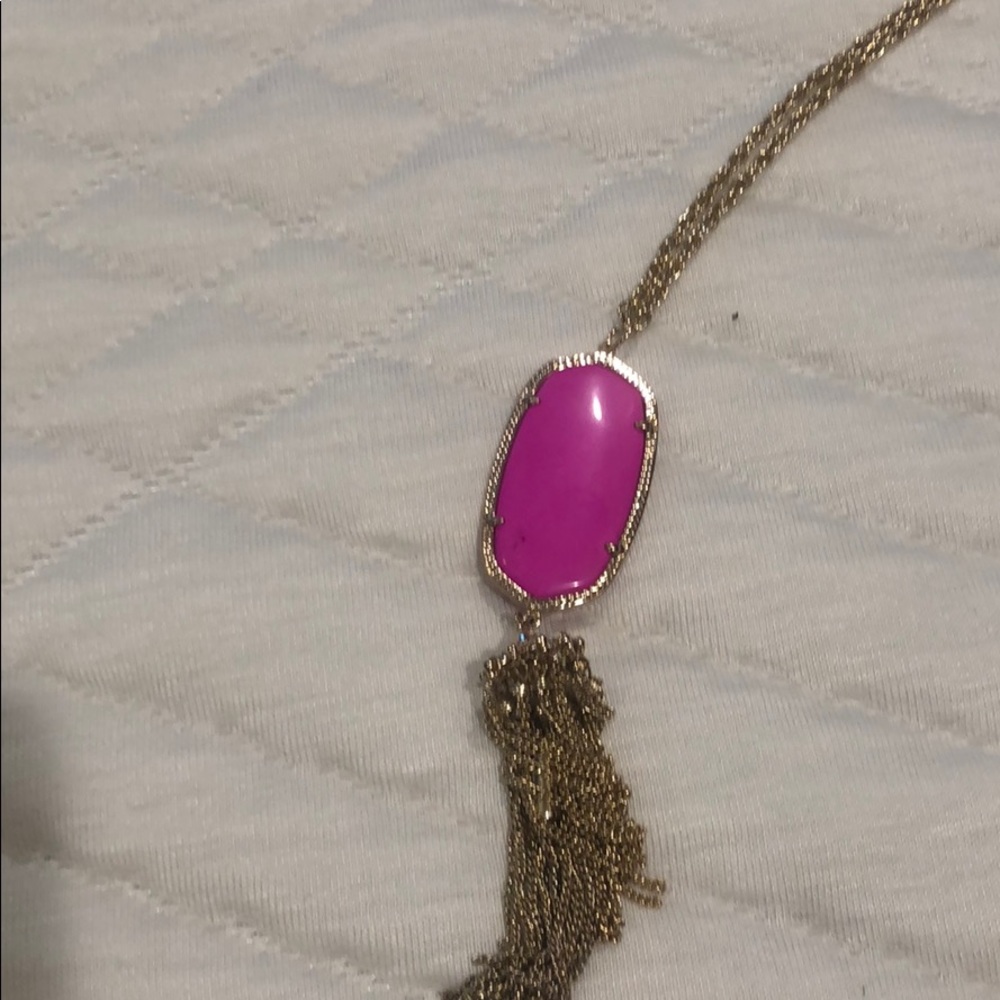 Kendra Scott necklace